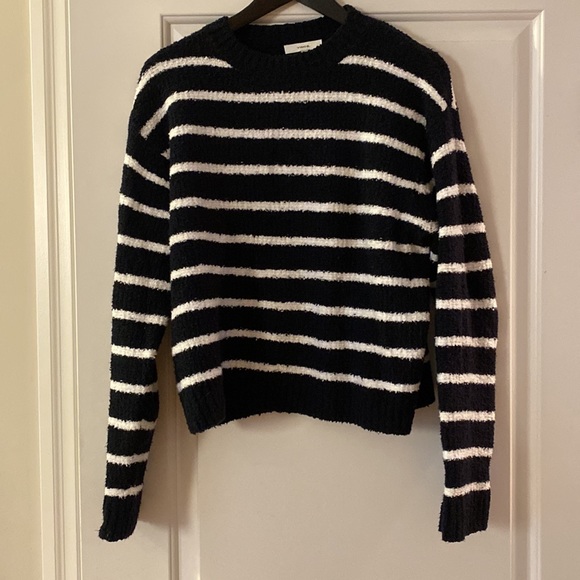 Vince Striped Waffle Stitch Crew Sweater in Coastal/Optic White. Medium. - Picture 5 of 9